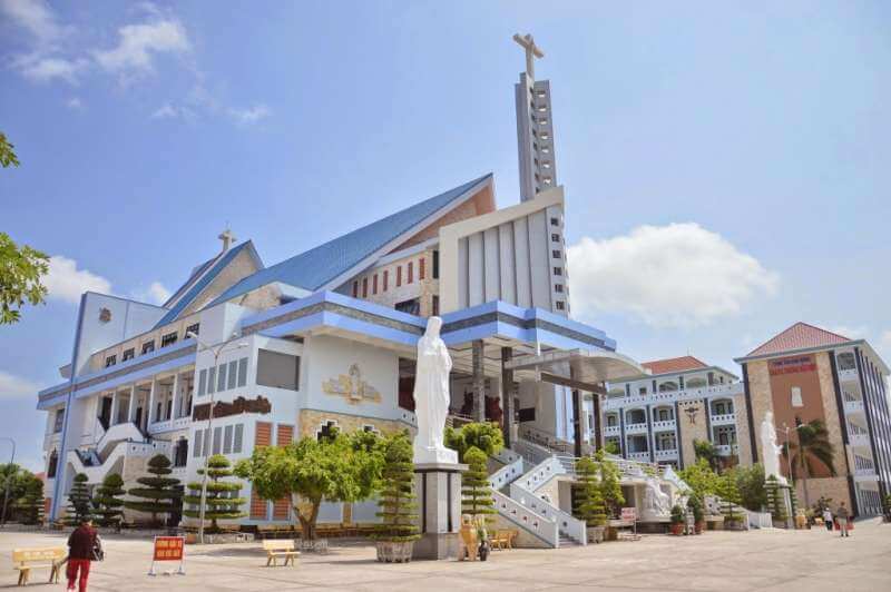 nhà thờ tắc sậy chợ mới